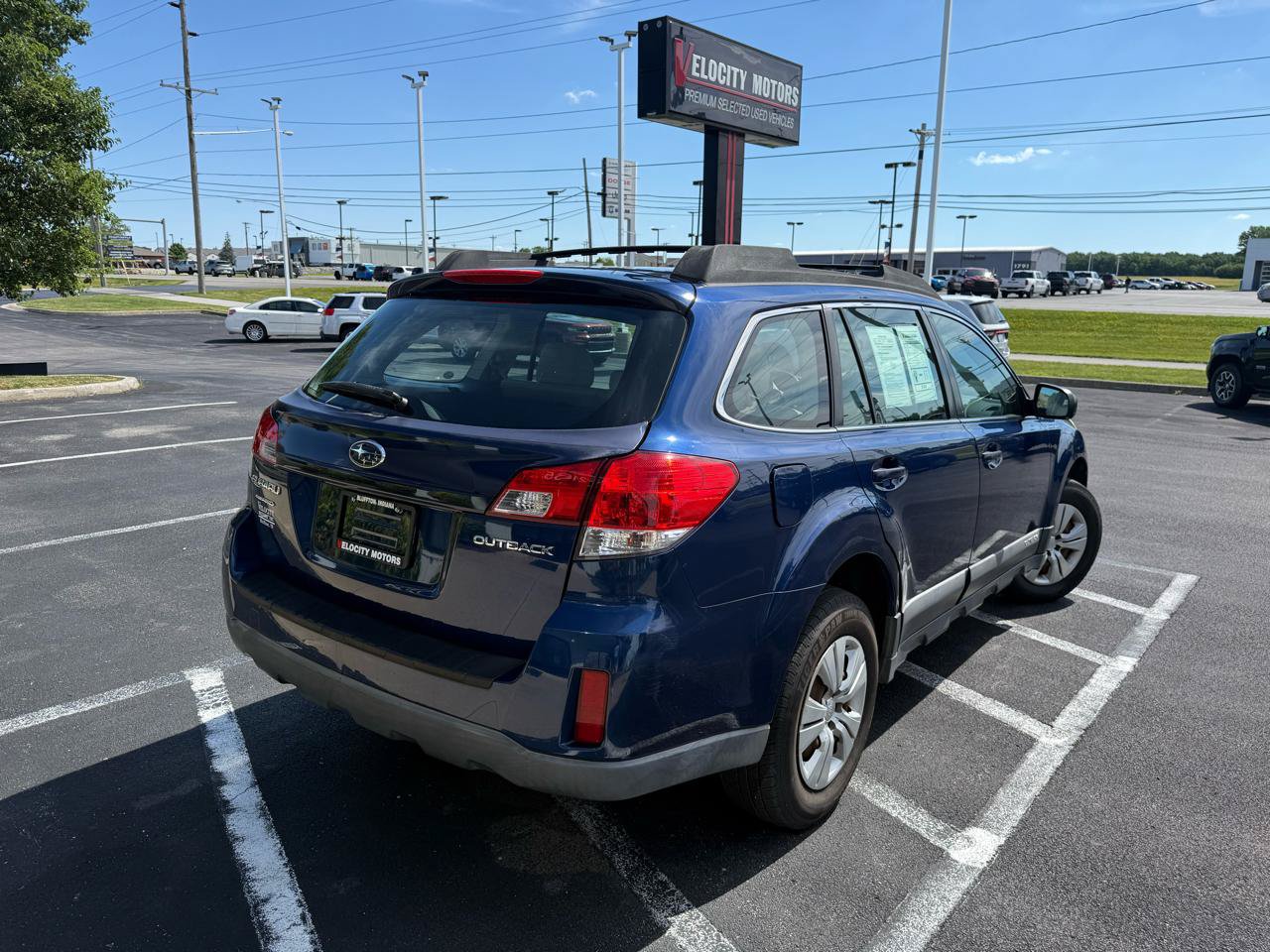 Used 2010 Subaru Outback 2.5i AWD/4WD image 5
