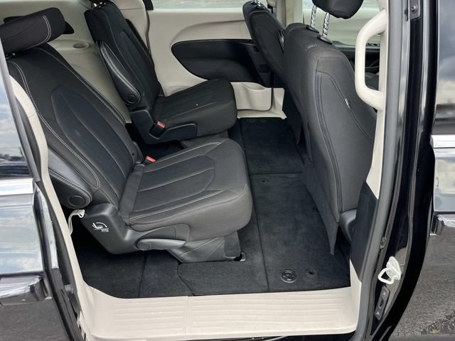 Used 2023 Chrysler Voyager LX FWD image 21