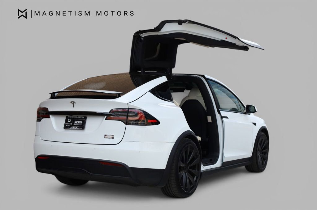 Used 2022 Tesla Model X Plaid image 7