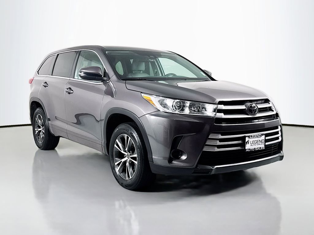 Used 2017 Toyota Highlander LE image 3