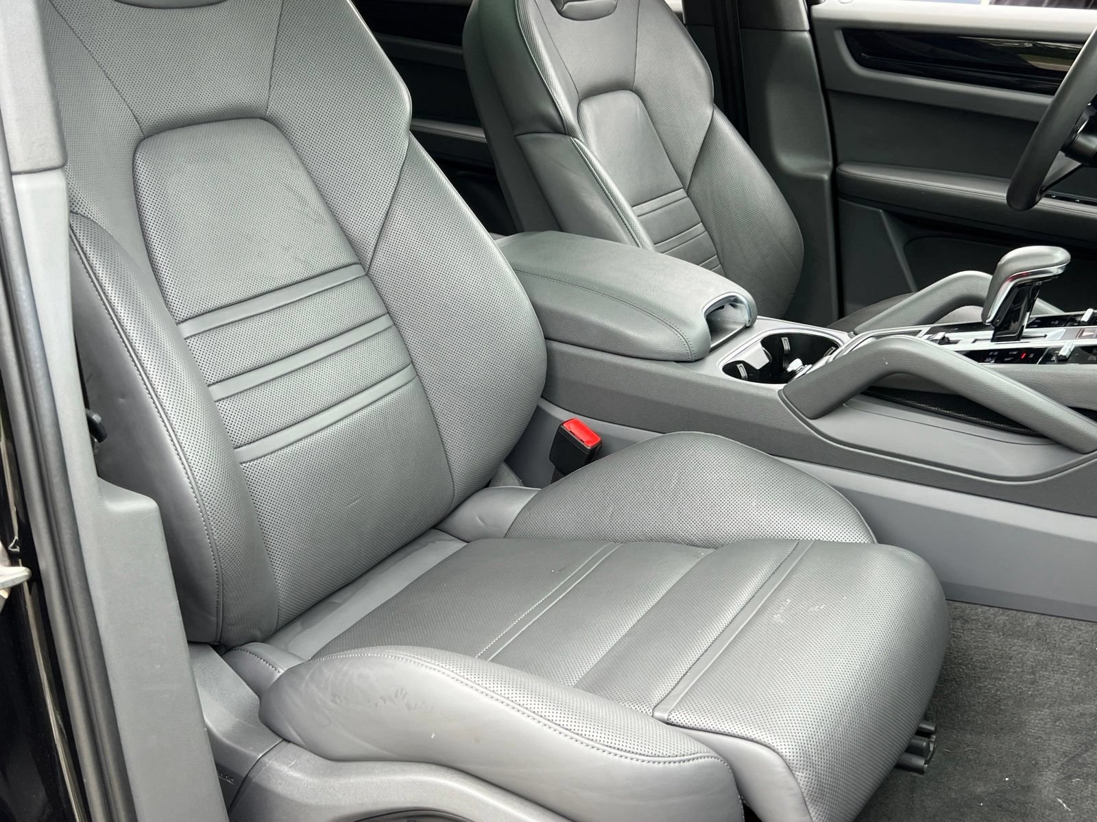 Certified 2023 Porsche Cayenne AWD/4WD image 17
