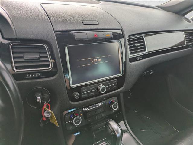 Used 2014 Volkswagen Touareg TDI image 12