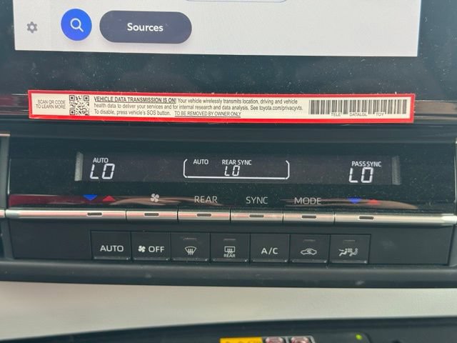 Used 2025 Toyota Sienna LE AWD/4WD image 25
