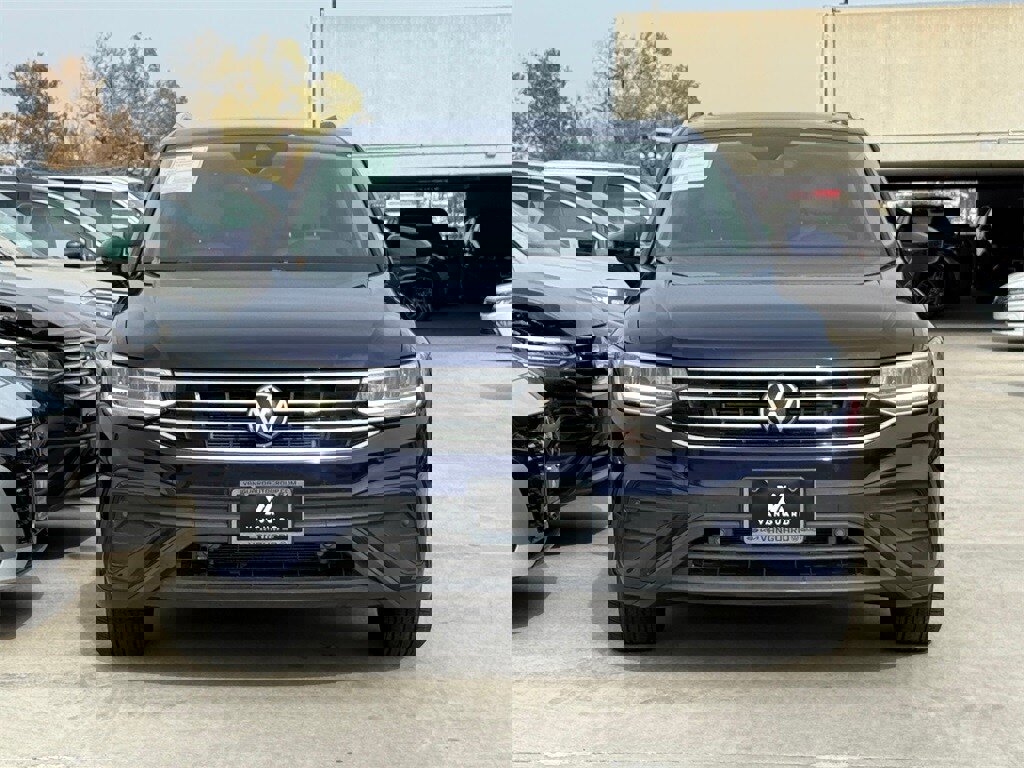 Certified 2022 Volkswagen Tiguan SE w/ Panoramic Sunroof Package image 6