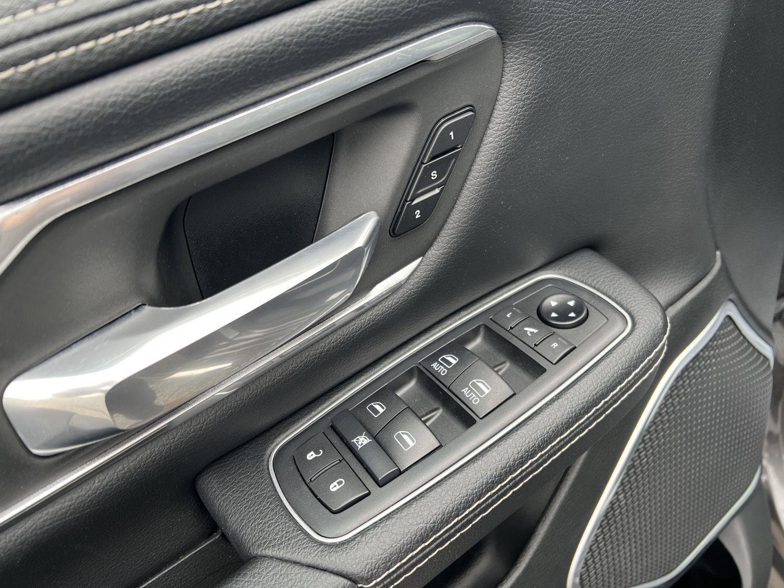 Used 2020 RAM 1500 Laramie AWD/4WD image 15