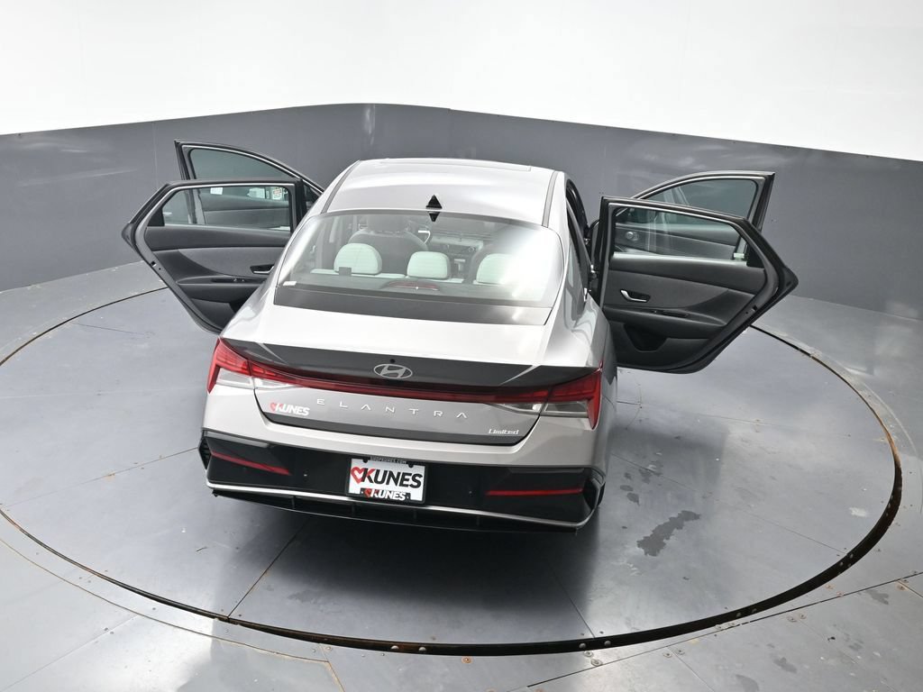 Used 2024 Hyundai Elantra Limited FWD image 61