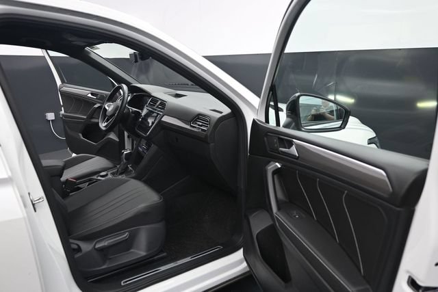 Used 2023 Volkswagen Tiguan SE R-Line AWD/4WD image 36