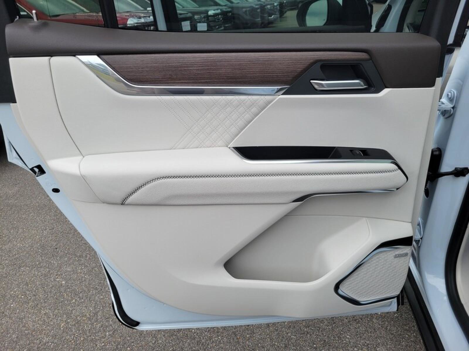 New 2026 GMC Acadia Denali w/ Super Cruise Package image 33