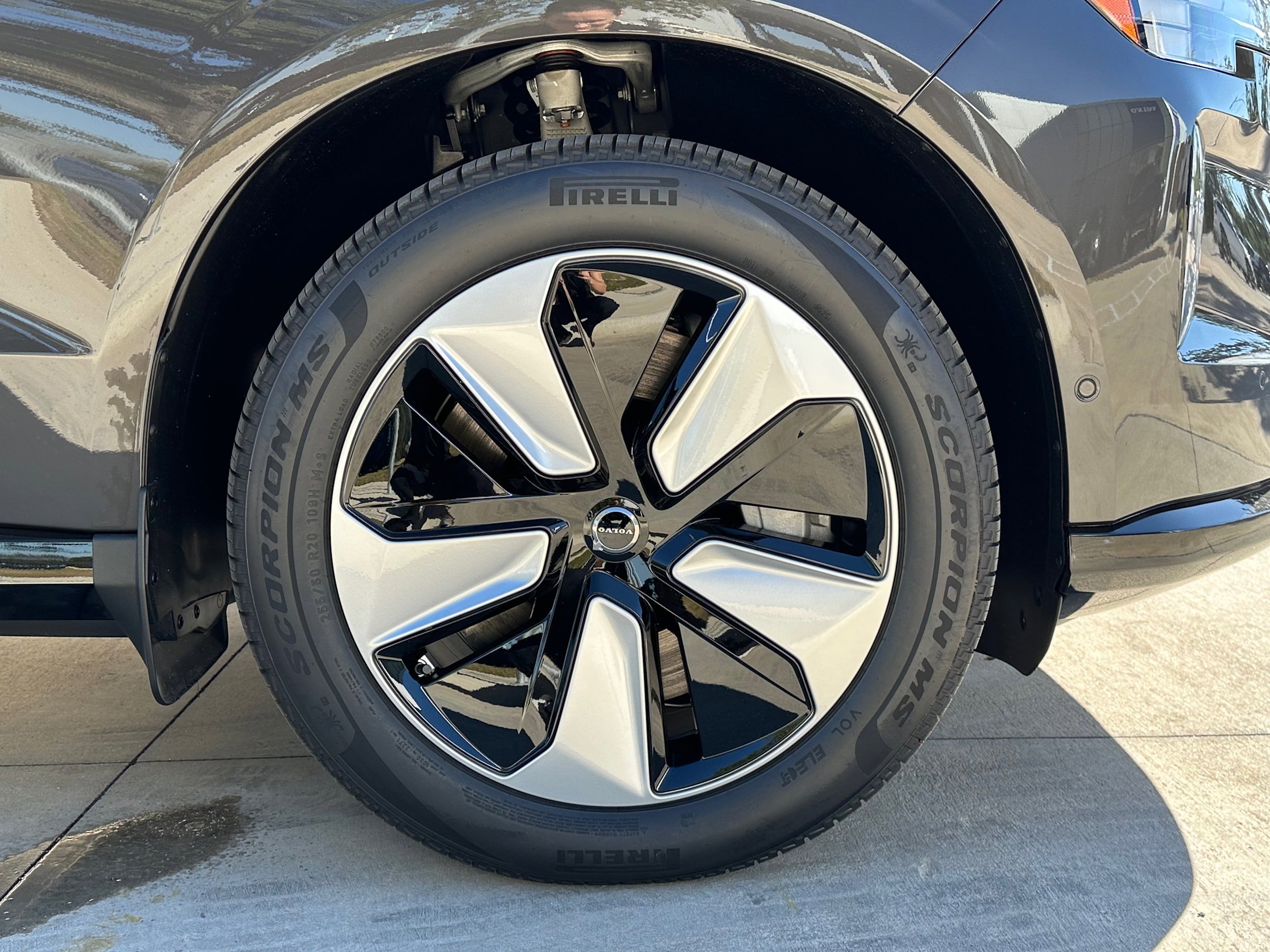 New 2025 Volvo EX90 Plus w/ Protection Package Premier AWD/4WD image 7