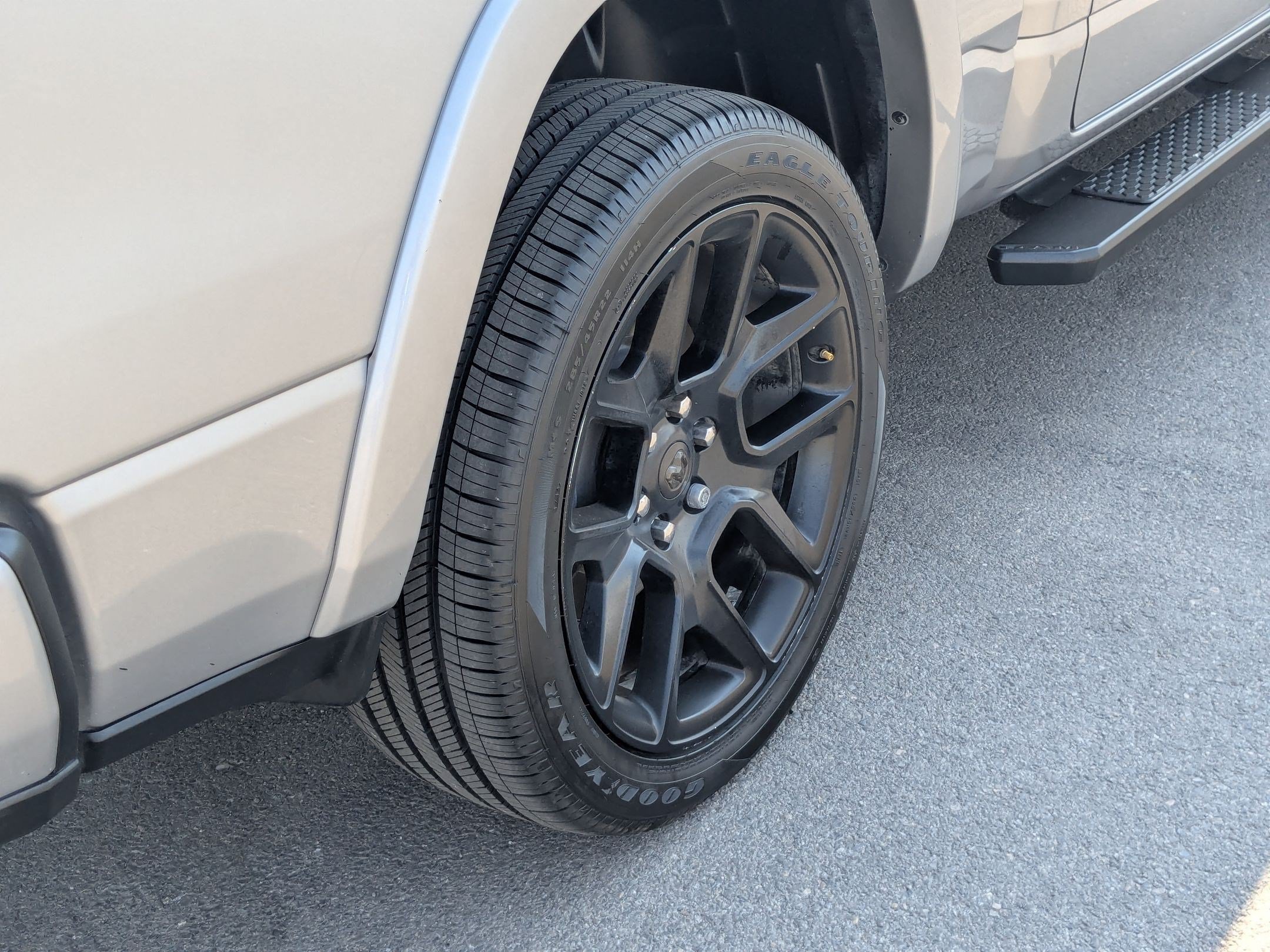 Used 2020 RAM 1500 Laramie AWD/4WD image 13