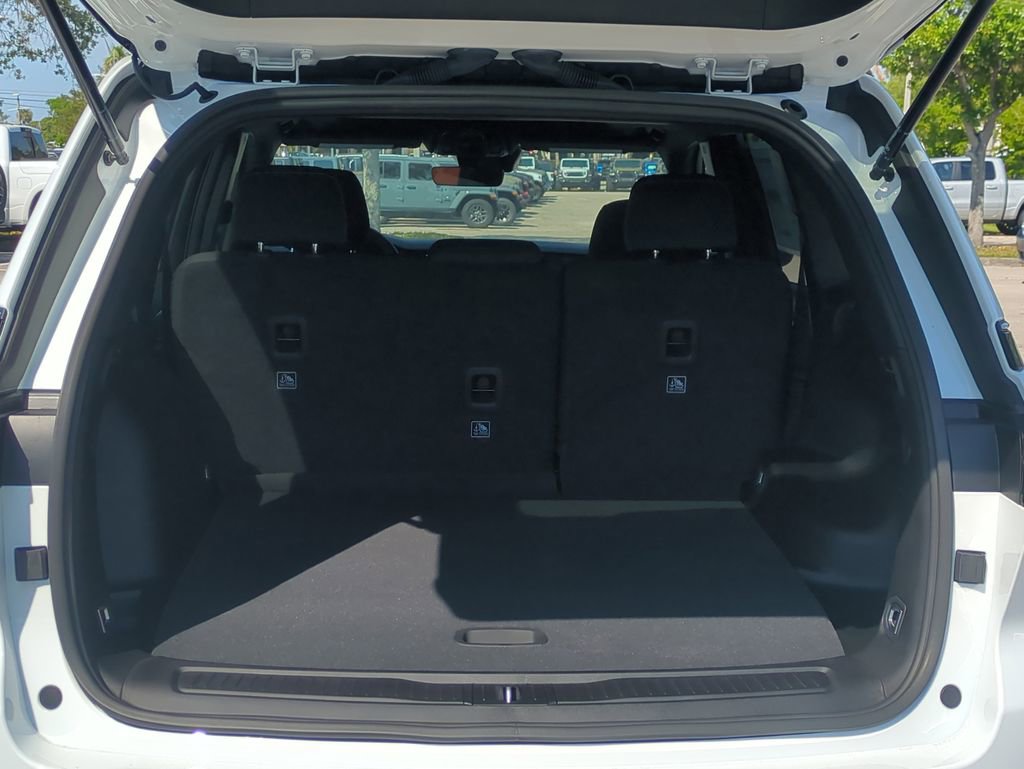 New 2025 Jeep Grand Cherokee Laredo RWD image 13
