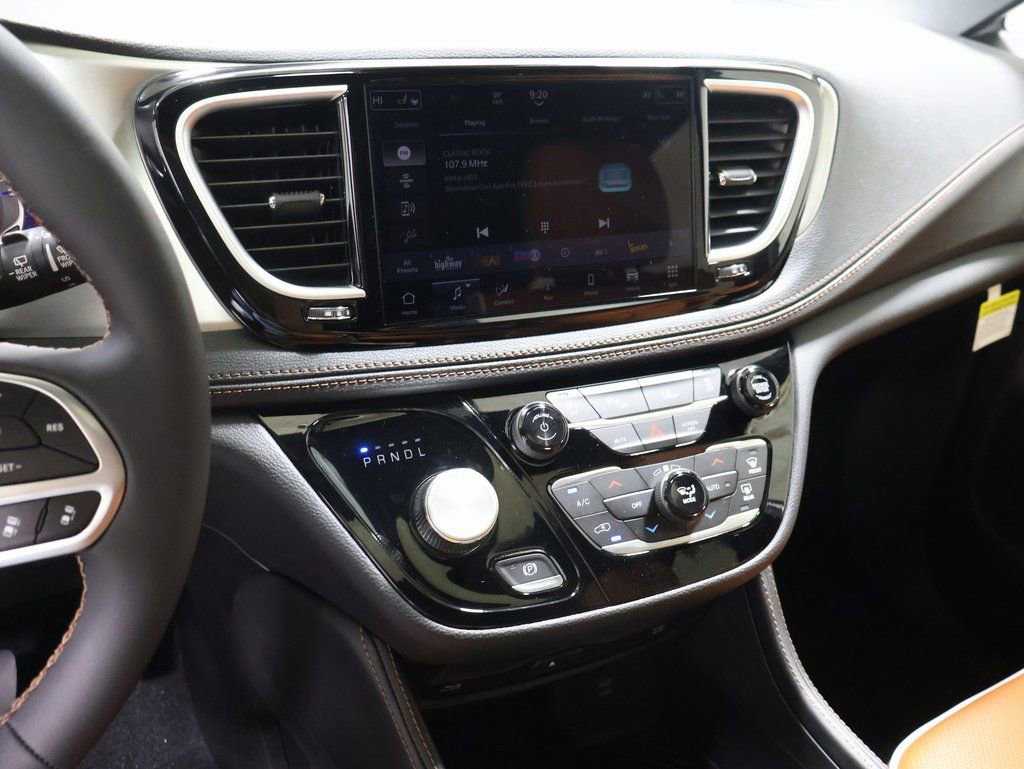 New 2026 Chrysler Pacifica Pinnacle w/ Trailer Tow Group image 26