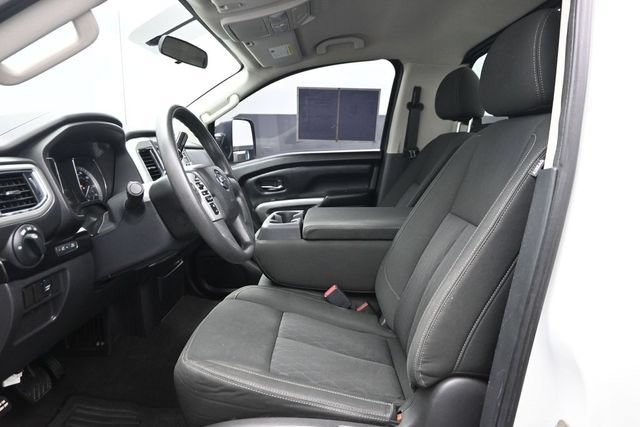 Used 2017 Nissan Titan SV RWD image 6