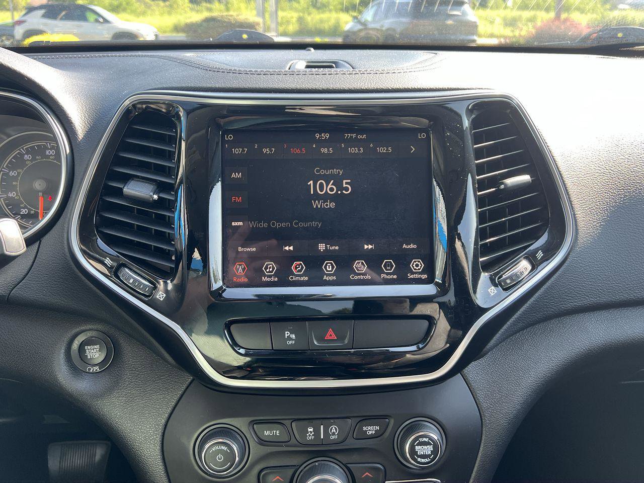 Used 2019 Jeep Cherokee Limited image 13