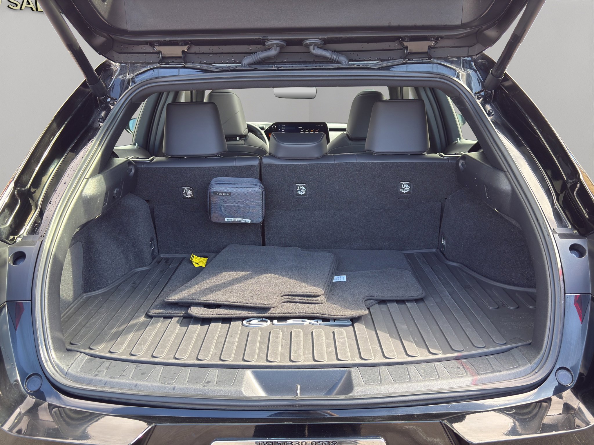 Used 2023 Lexus UX 250h AWD w/ Accessory Package (Z1) image 18