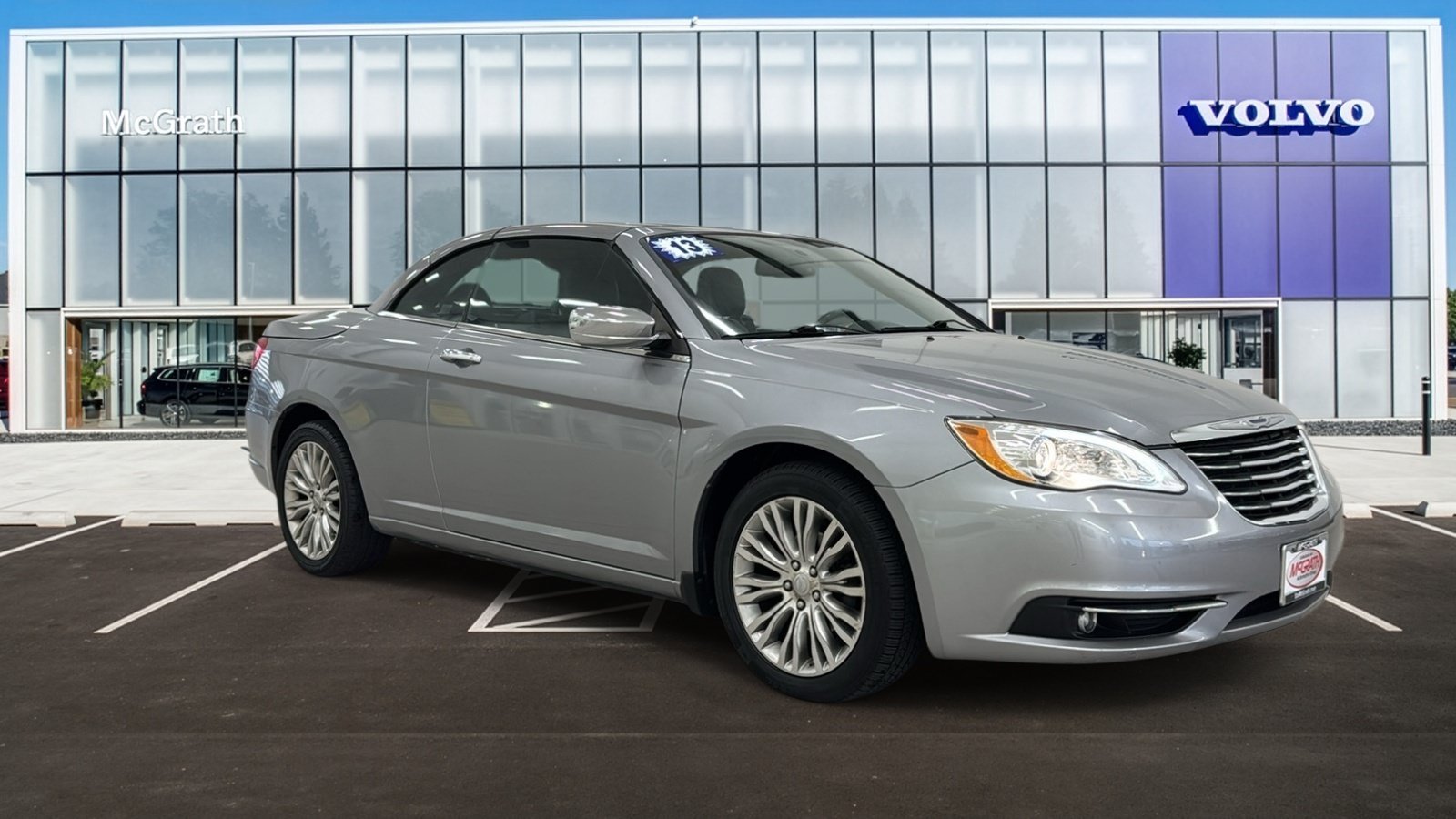 Used 2013 Chrysler 200 Limited FWD image 1