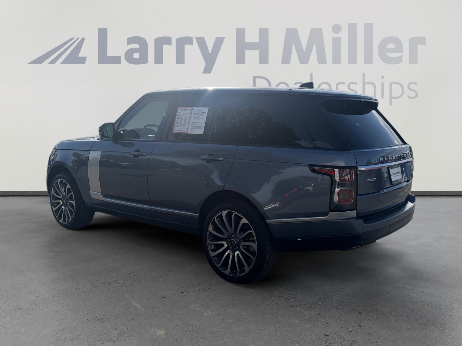 Used 2019 Land Rover Range Rover Supercharged AWD/4WD image 3