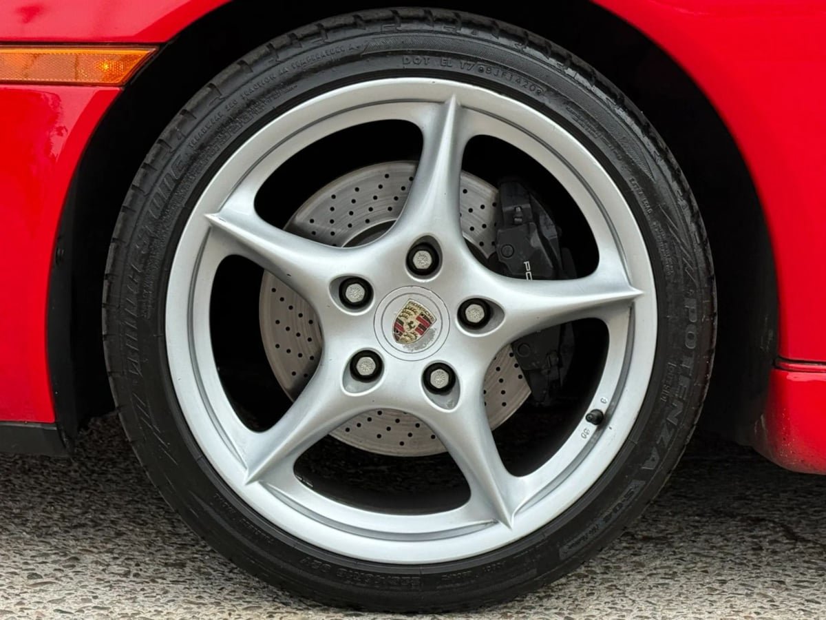 Used 2002 Porsche 911 Carrera 4 AWD/4WD image 30
