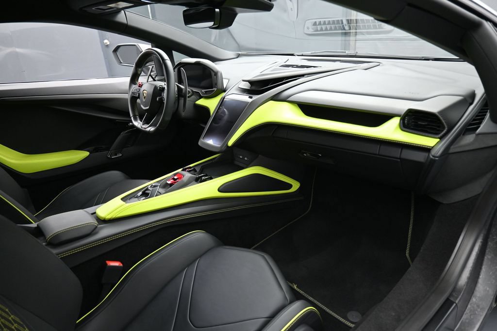 Used 2024 Lamborghini Revuelto AWD/4WD image 25