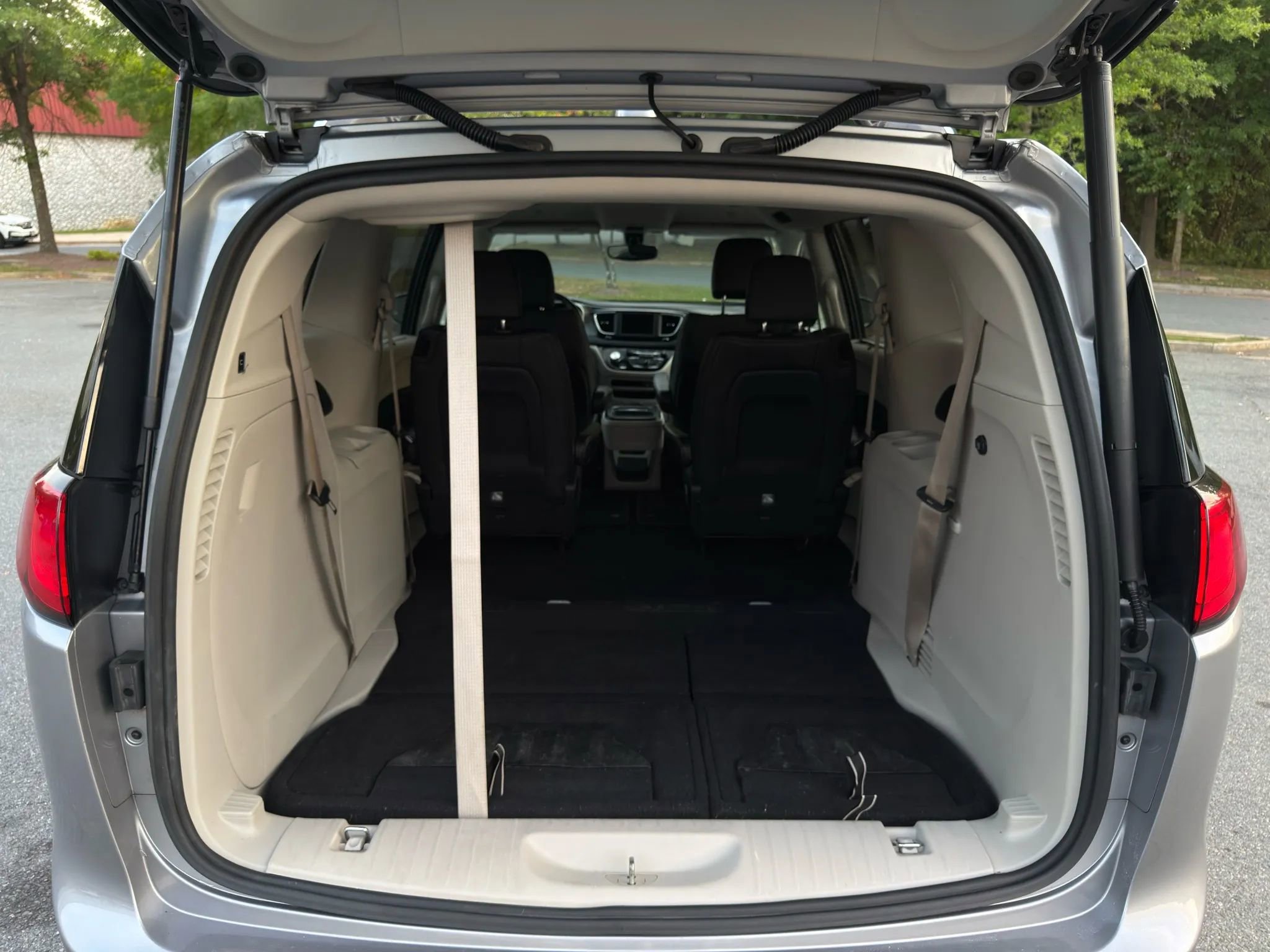 Used 2020 Chrysler Pacifica Touring-L image 22