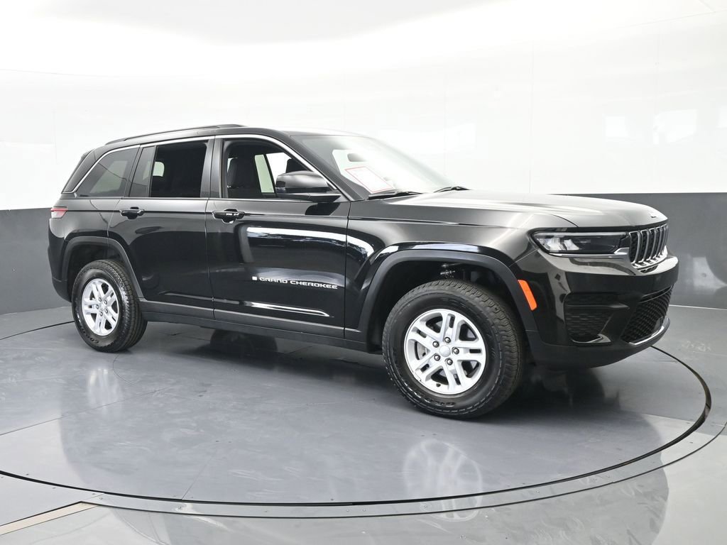 Used 2025 Jeep Grand Cherokee Laredo image 8