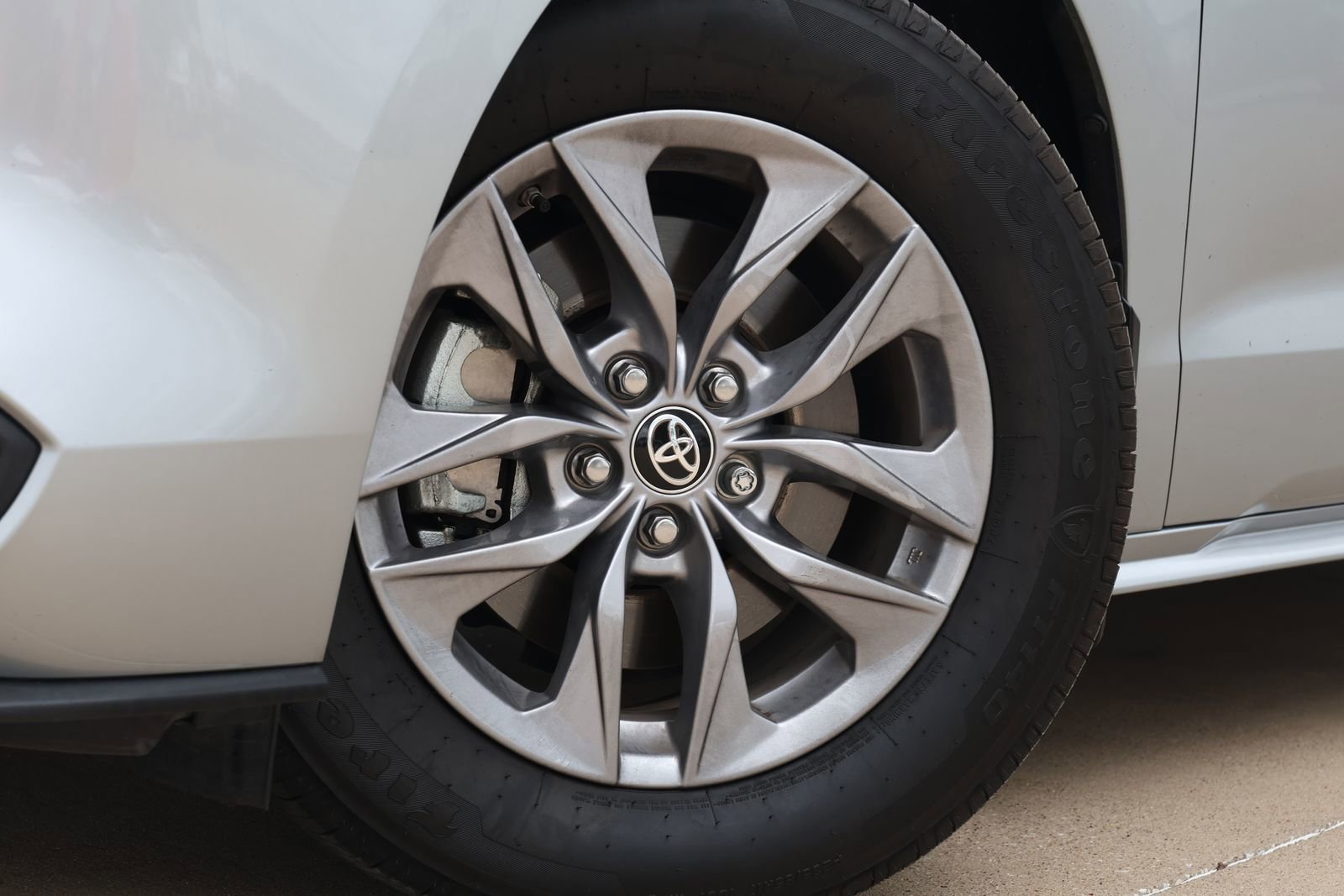 Used 2025 Toyota Sienna XLE image 12