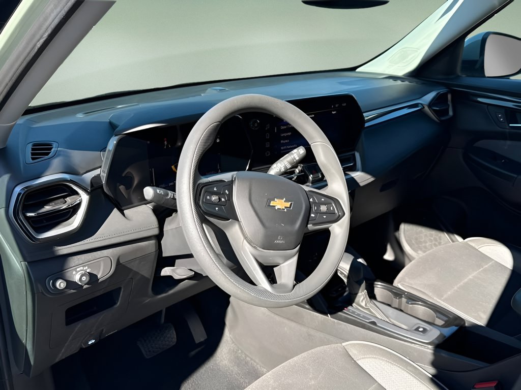 Used 2025 Chevrolet TrailBlazer LT AWD/4WD image 12
