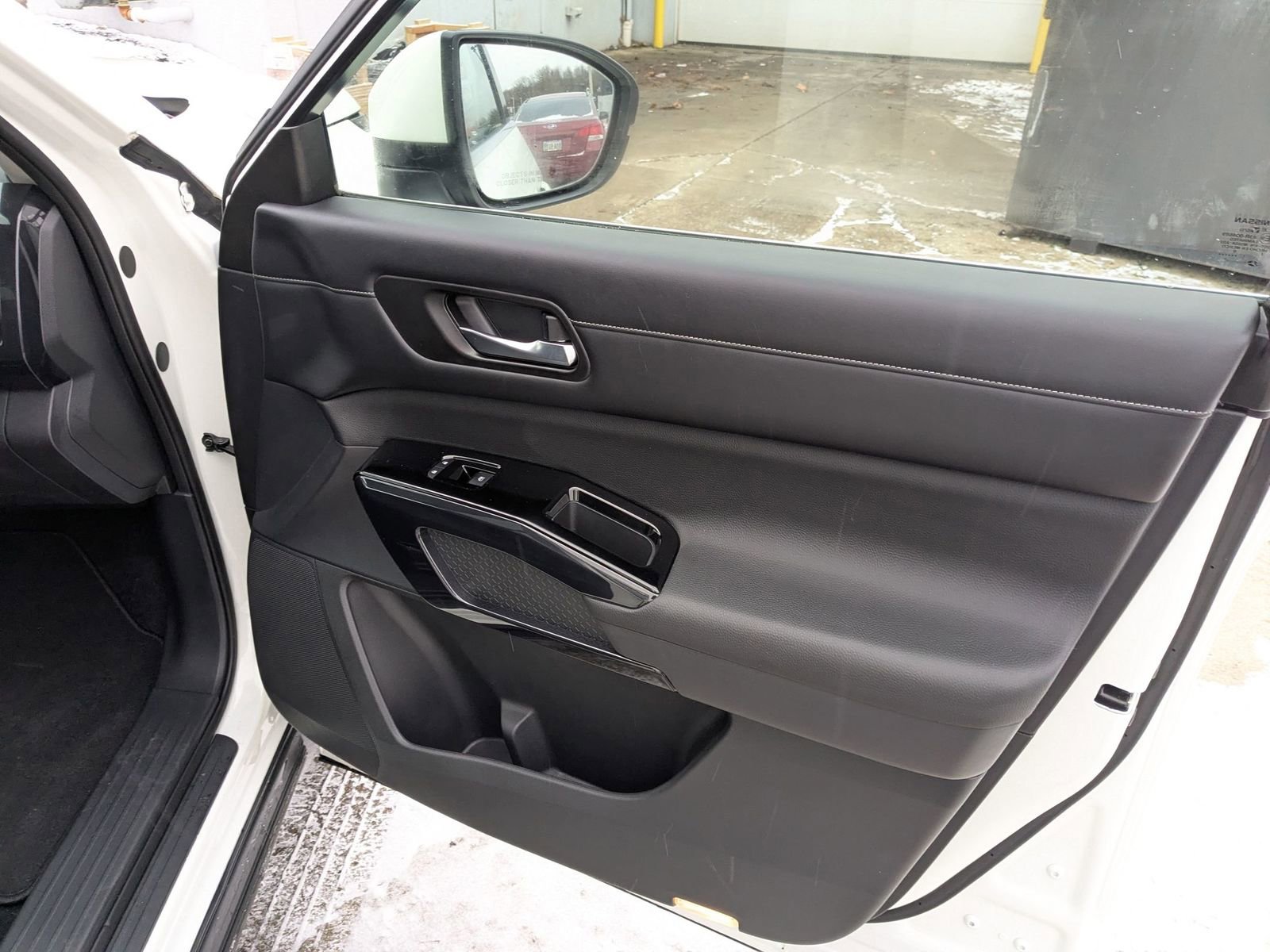 Used 2022 Nissan Pathfinder SV w/ SV Premium Package image 29