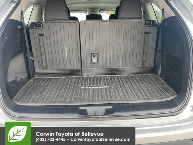 Used 2024 Toyota Highlander LE AWD/4WD image 46