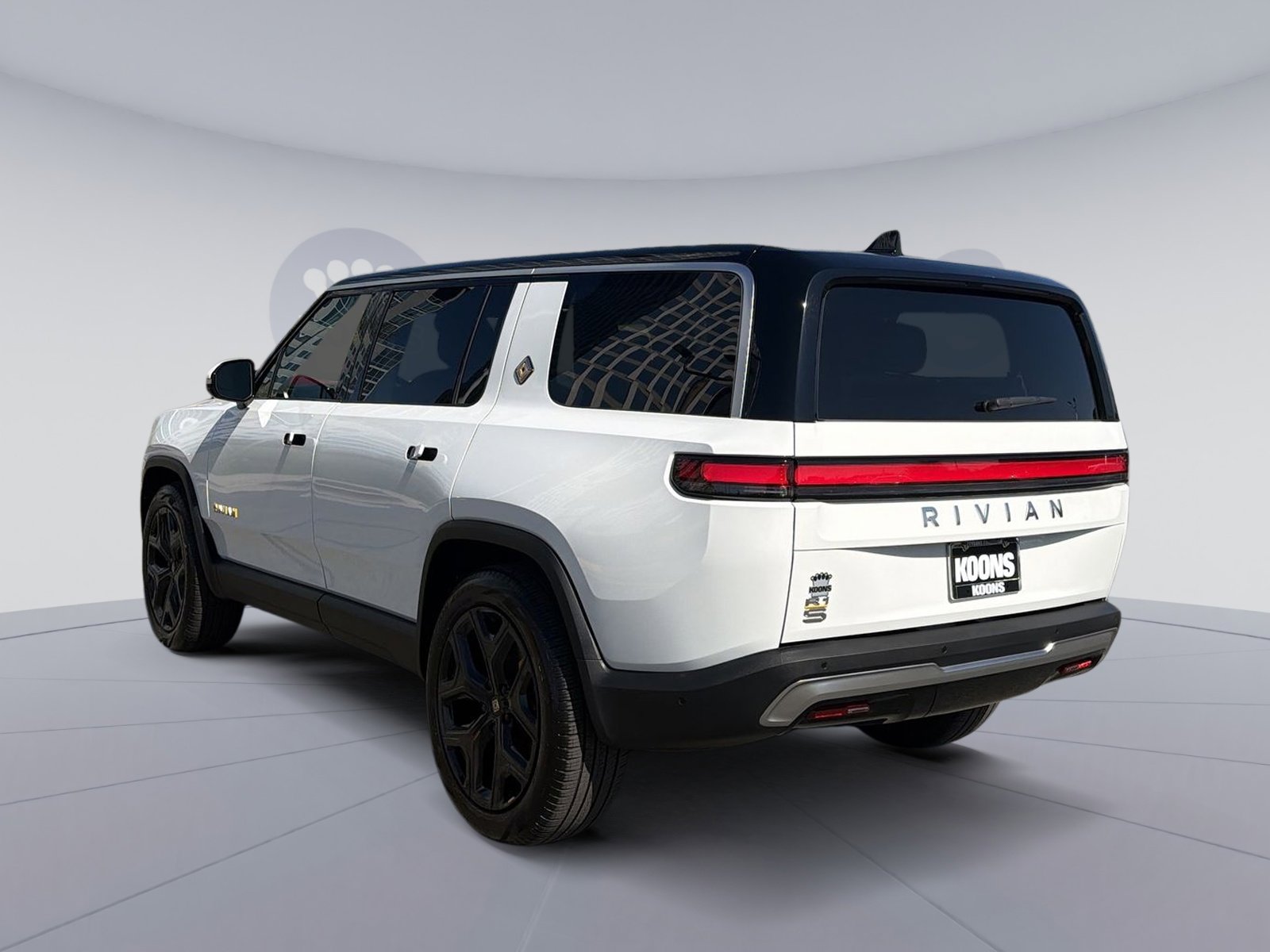 Used 2024 Rivian R1S Adventure image 4