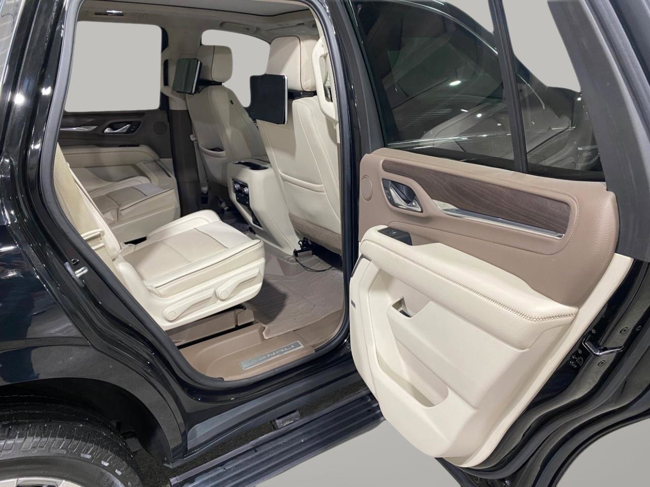 Used 2021 GMC Yukon Denali w/ Denali Premium Package image 28