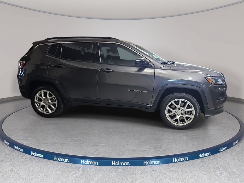 Used 2023 Jeep Compass Latitude AWD/4WD image 5