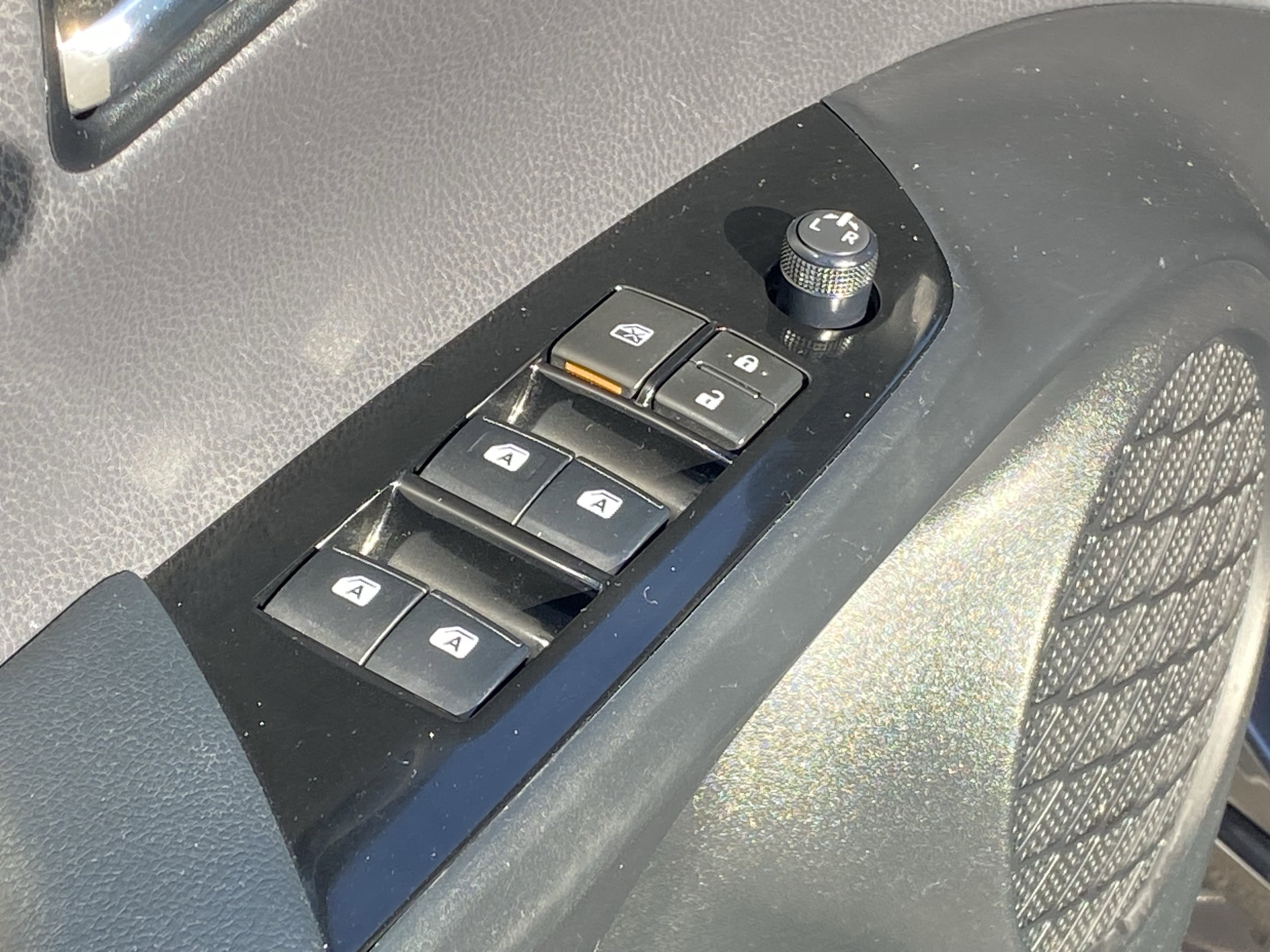 Used 2018 Toyota Prius Prime Advanced FWD image 29