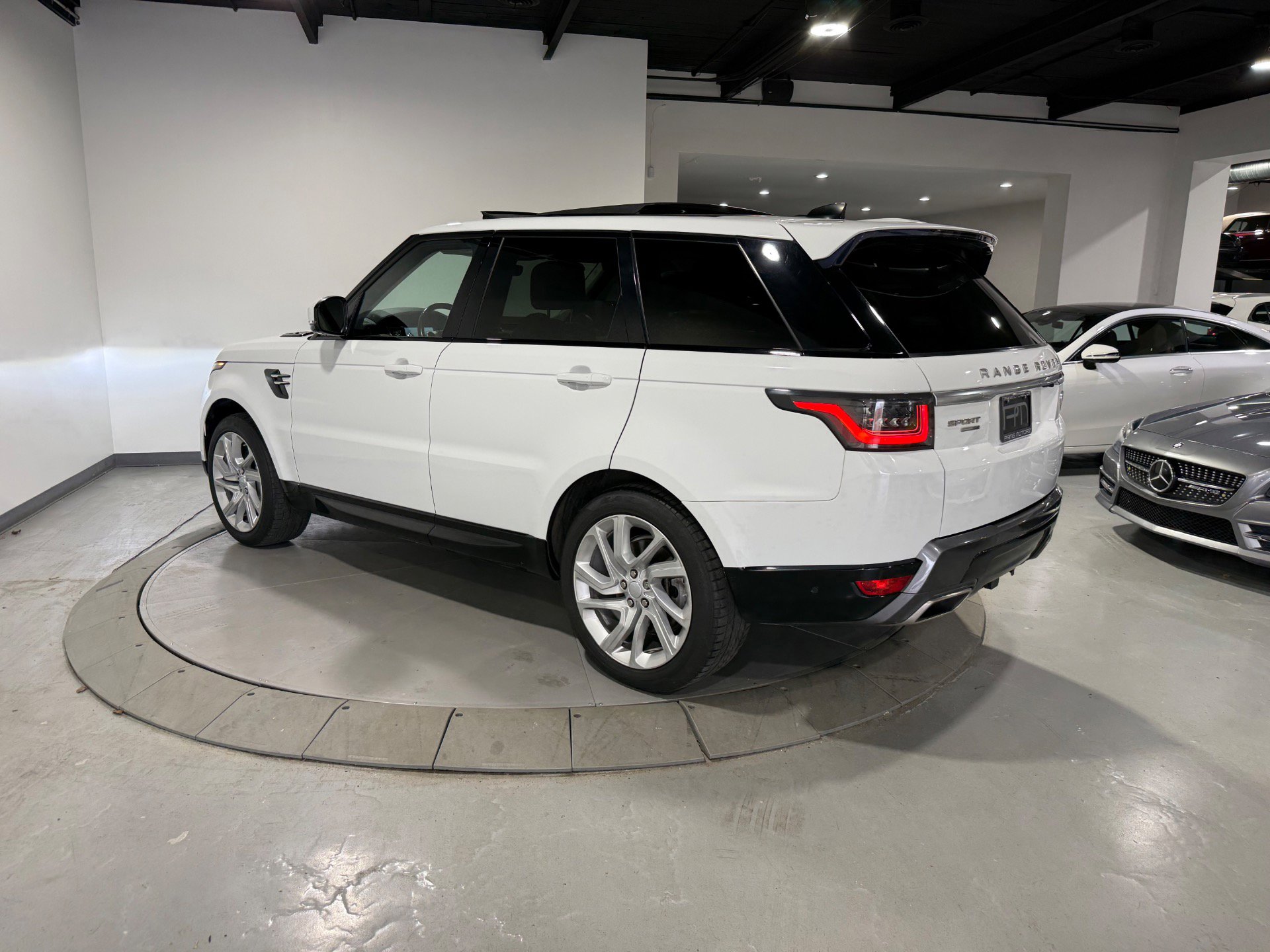 Used 2018 Land Rover Range Rover Sport HSE AWD/4WD image 14