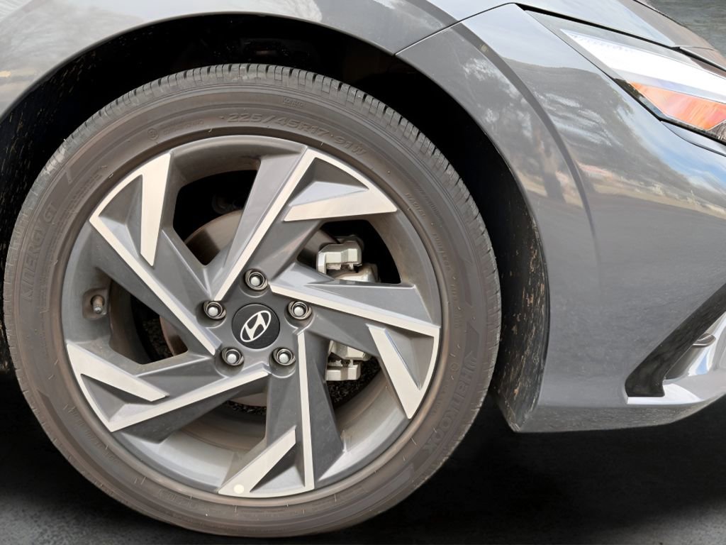 Used 2025 Hyundai Elantra SEL image 9