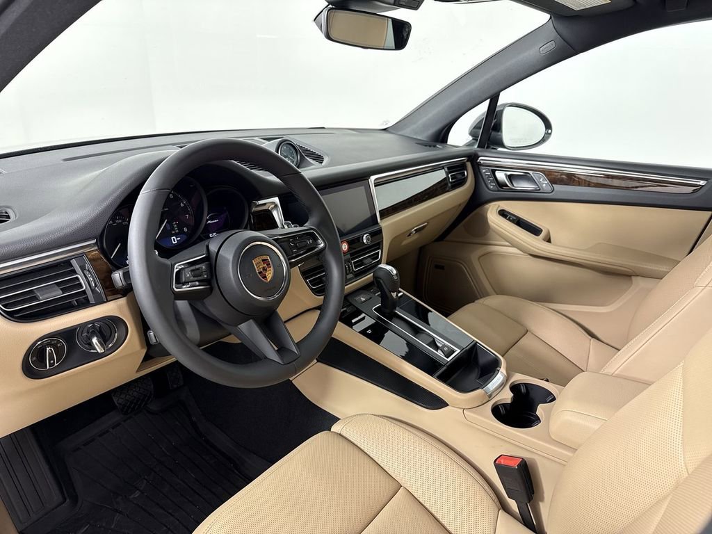 New 2026 Porsche Macan AWD/4WD image 4