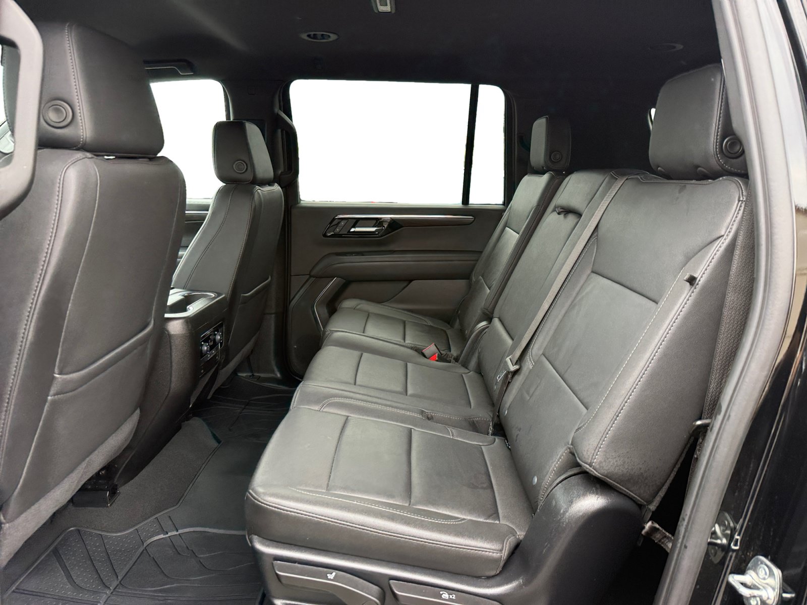 Used 2025 Chevrolet Suburban Z71 AWD/4WD image 16