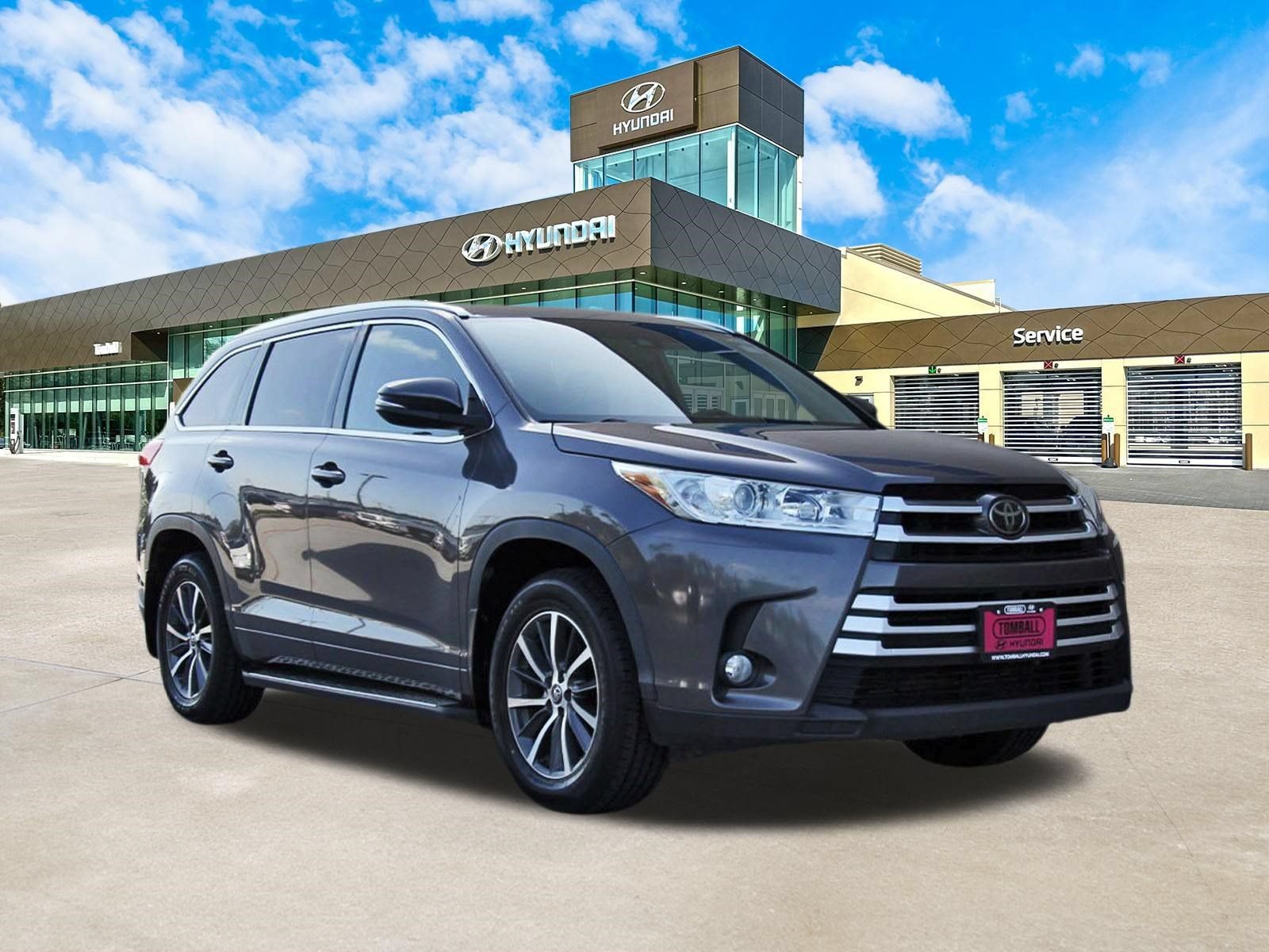 Used 2018 Toyota Highlander XLE AWD/4WD image 3