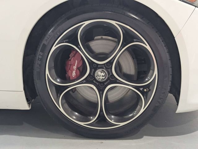 Used 2022 Alfa Romeo Giulia Veloce RWD image 27