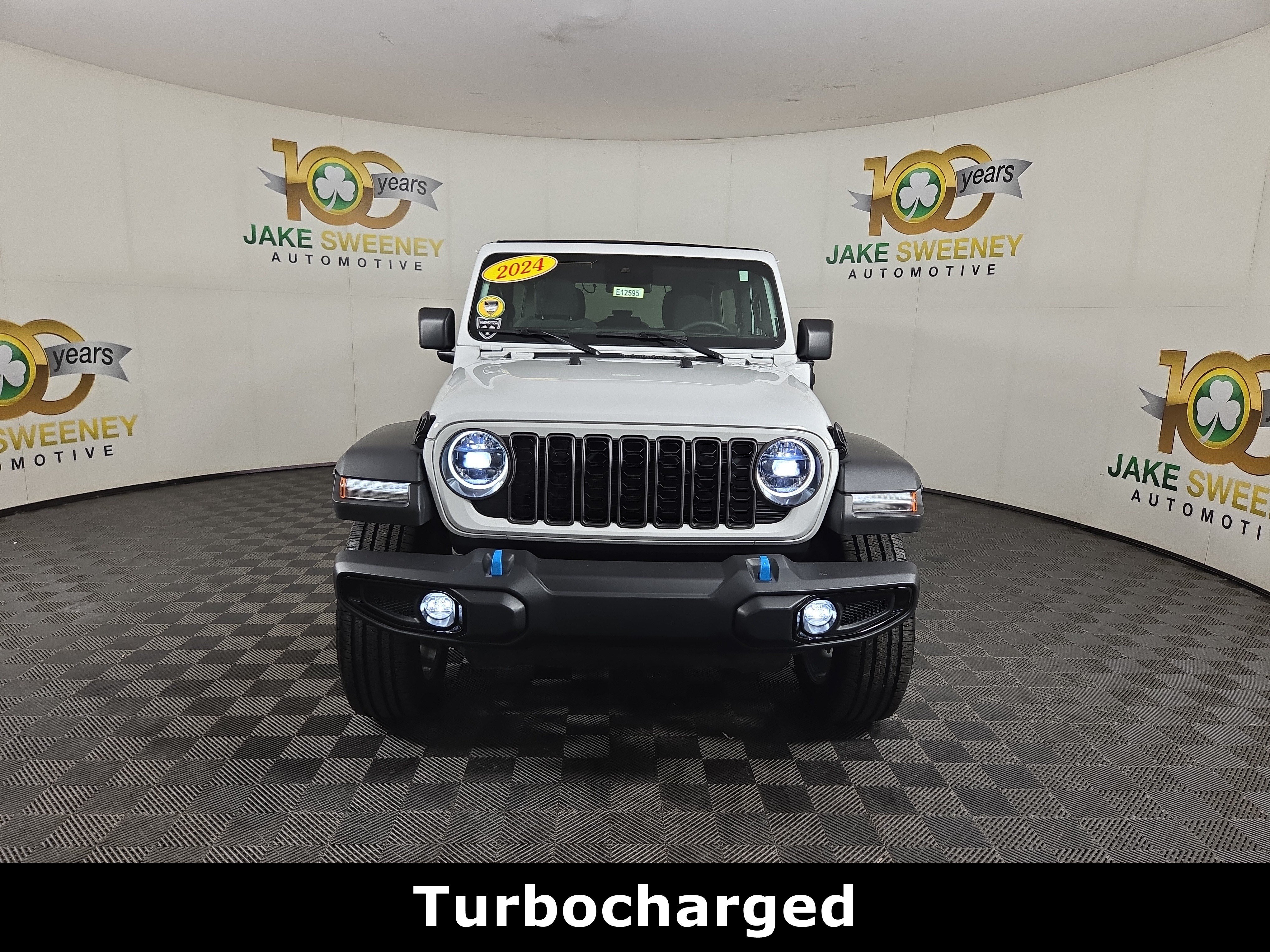 Certified 2024 Jeep Wrangler Unlimited w/ Convenience Group AWD/4WD image 3