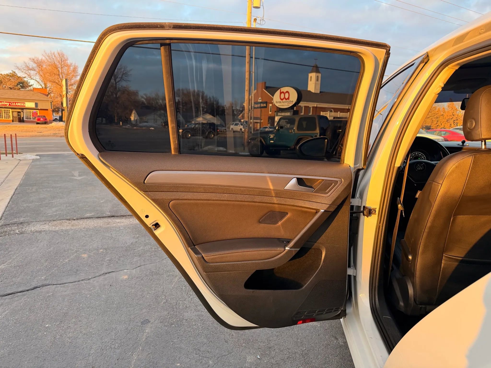 Used 2021 Volkswagen Golf 4-Door image 17