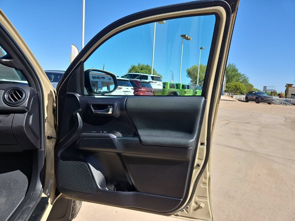 Used 2020 Toyota Tacoma TRD Off-Road w/ Technology Package AWD/4WD image 13