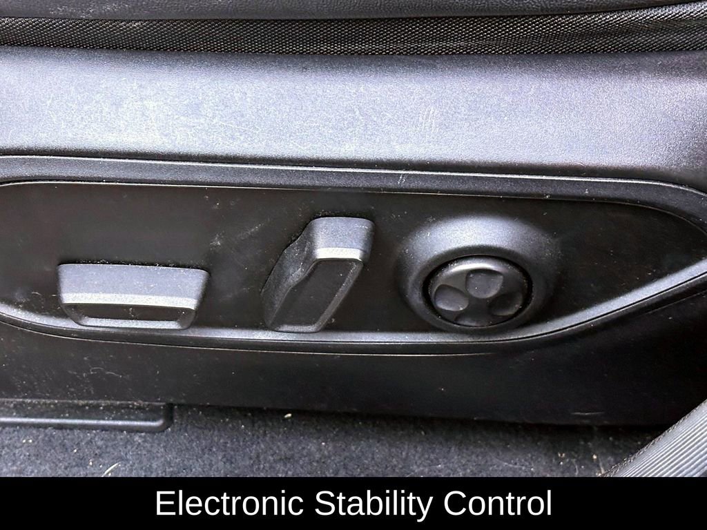 Used 2023 Jeep Grand Cherokee L Limited w/ Black Appearance Package image 19