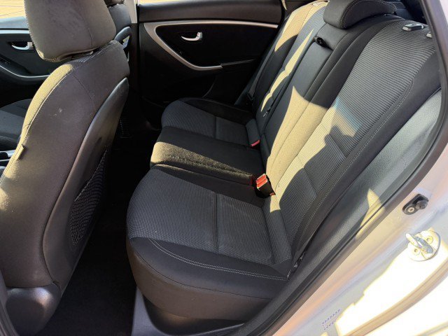 Used 2017 Hyundai Elantra GT FWD image 12