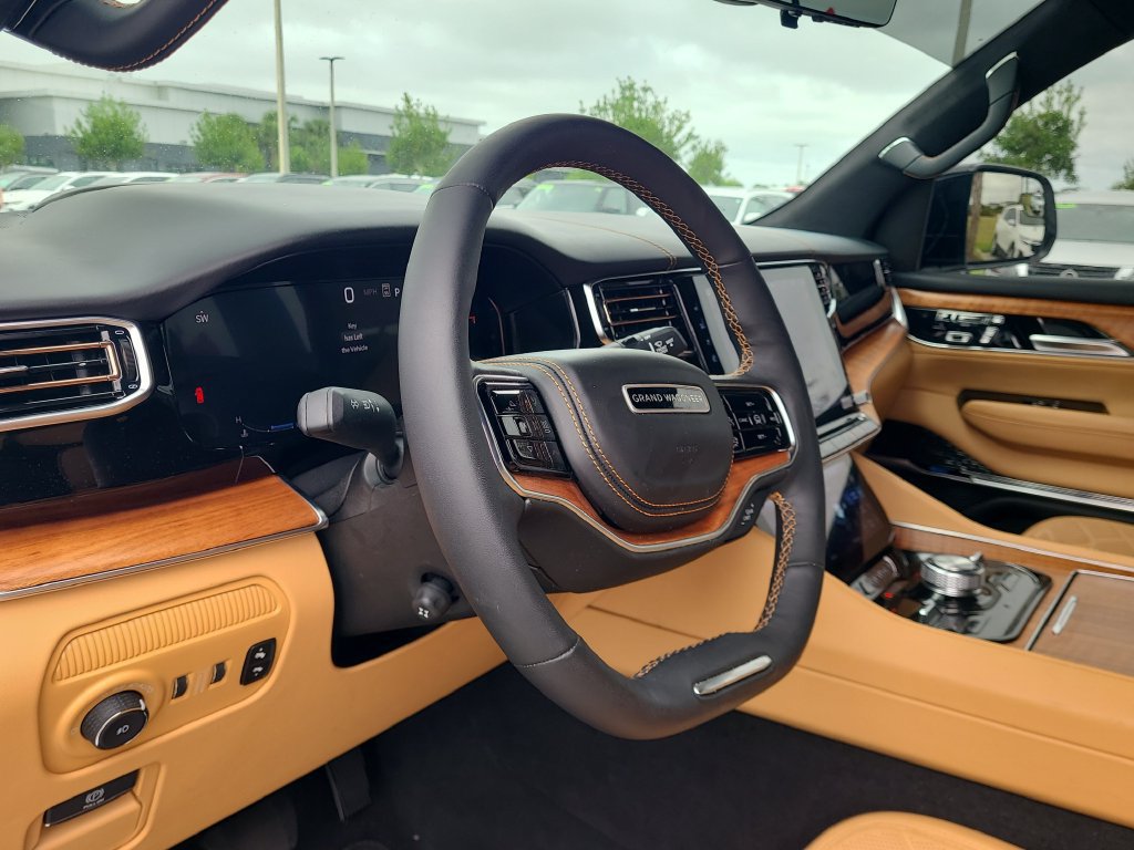 Used 2024 Jeep Grand Wagoneer Series III AWD/4WD image 16