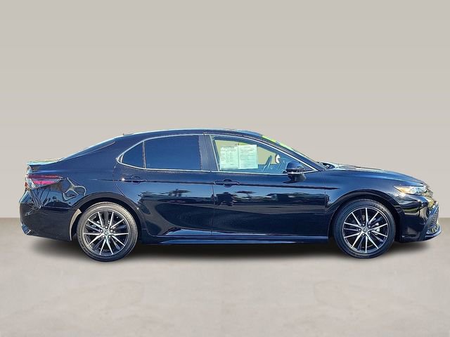 Used 2023 Toyota Camry SE image 2