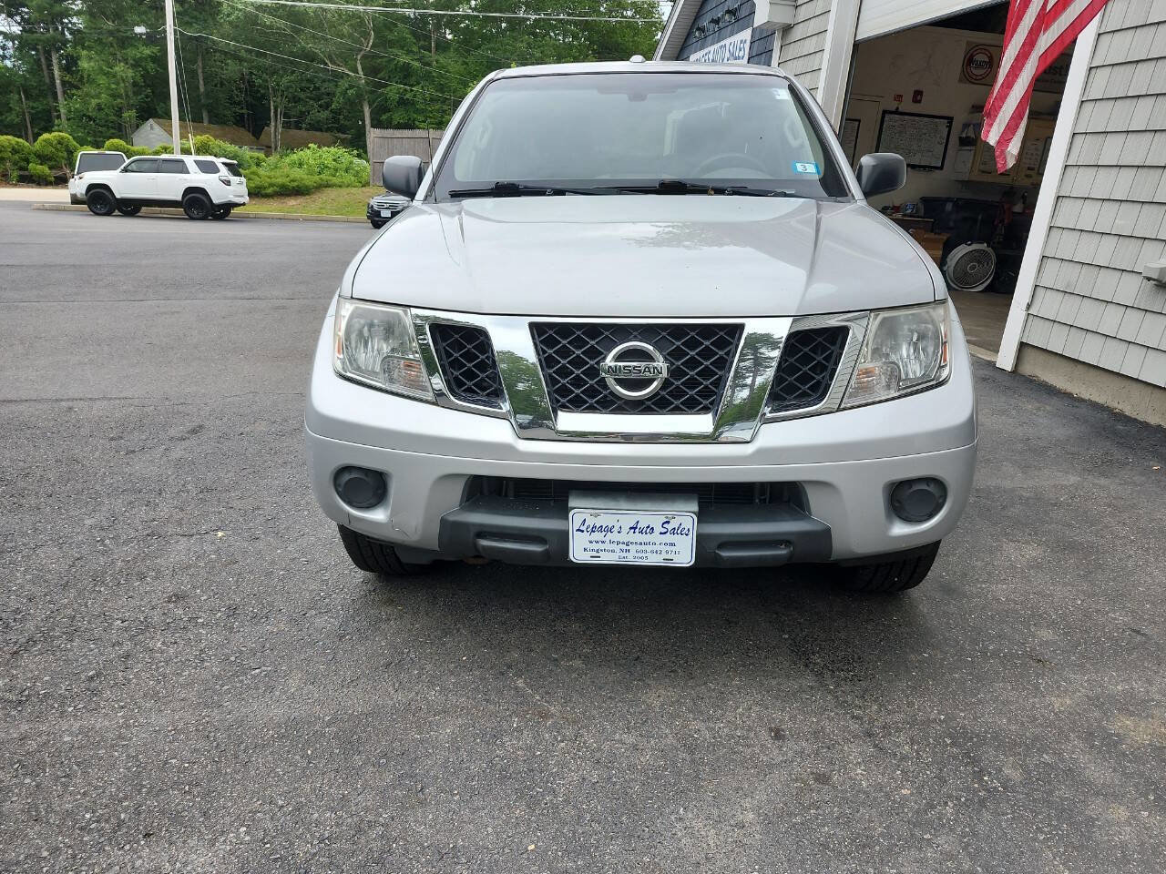 Used 2012 Nissan Frontier SV w/ SV Premium Utility Pkg image 12