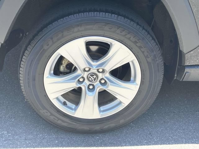 Used 2021 Toyota RAV4 XLE FWD image 8