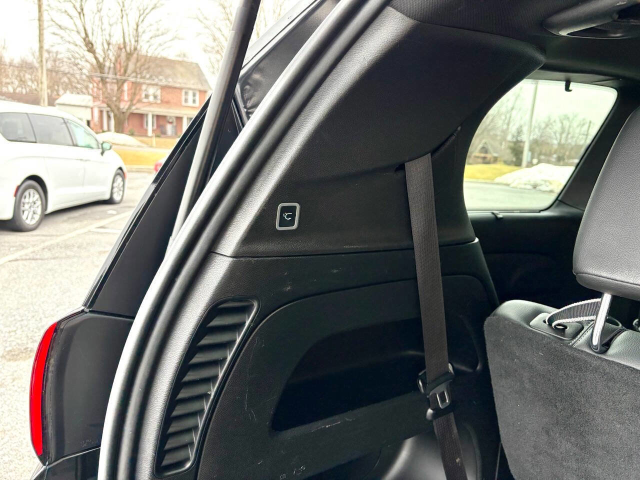 Used 2019 Chrysler Pacifica Touring-L w/ Advanced Safetytec Group FWD image 16