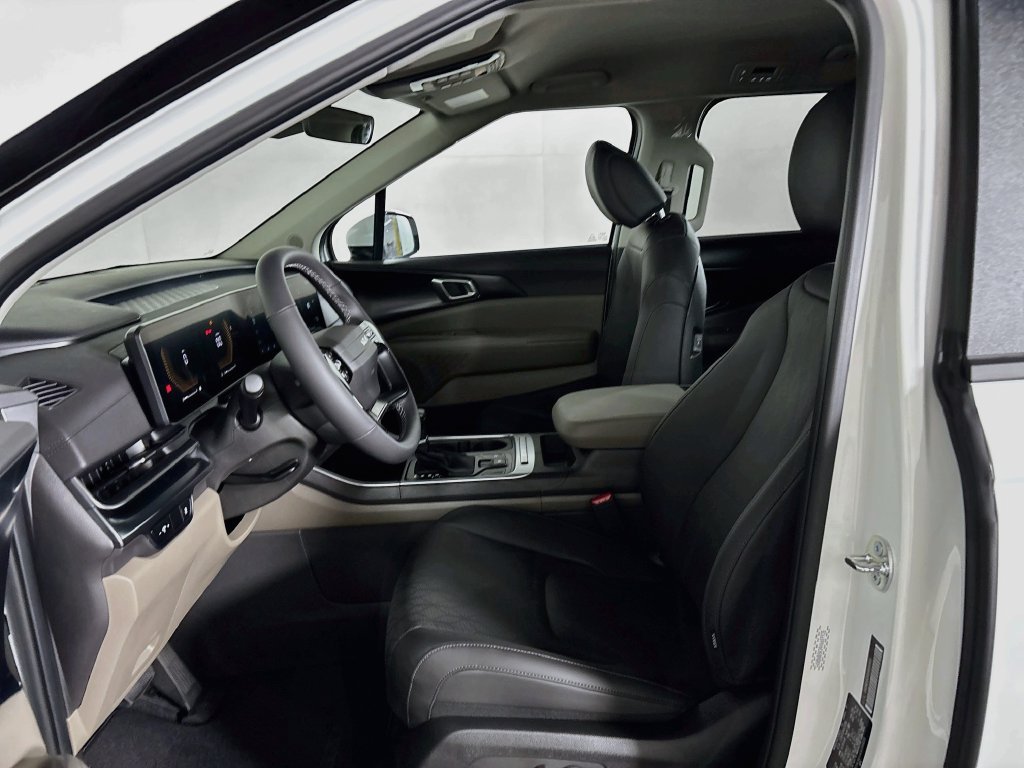 New 2027 Kia Carnival FWD image 11